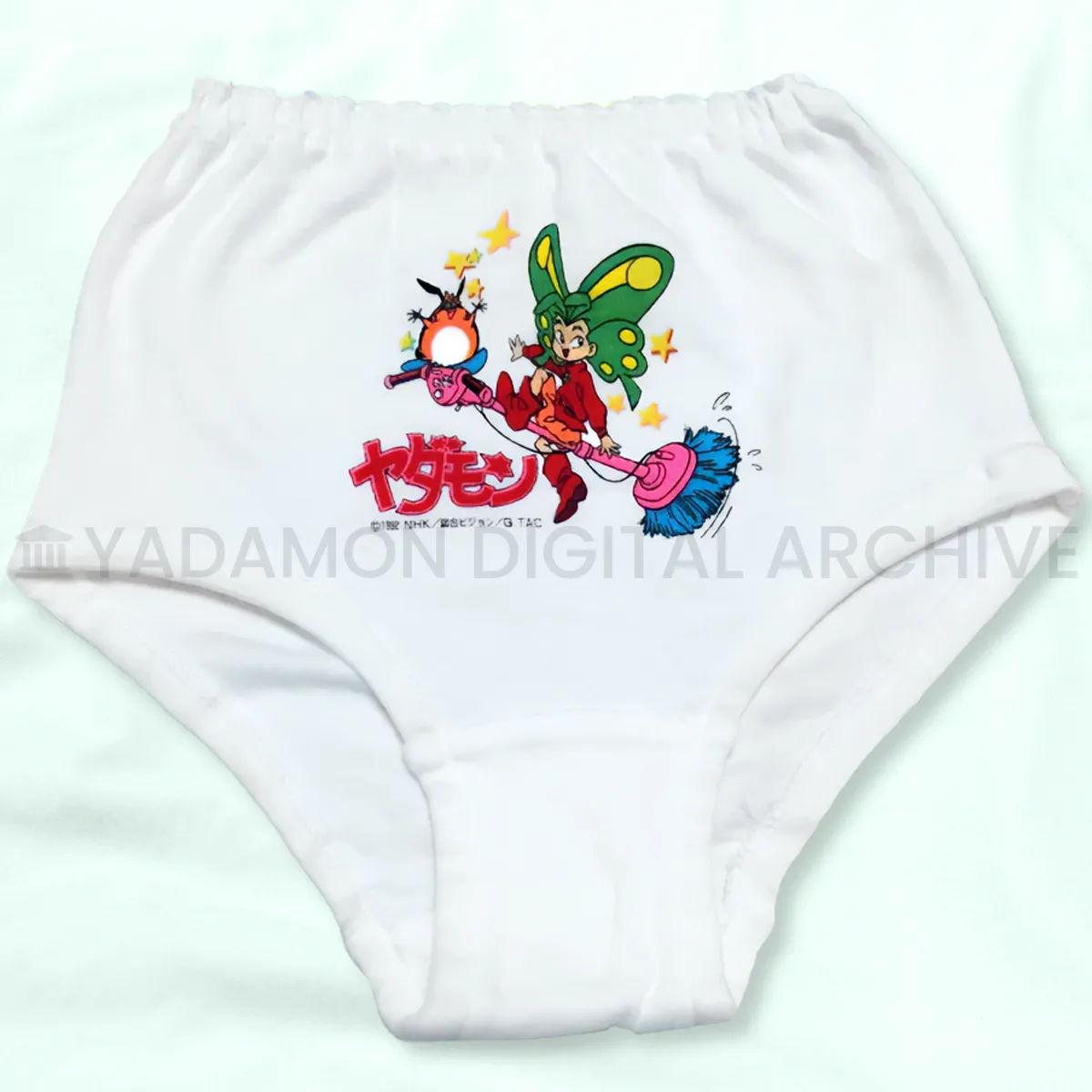 非正規品ヤダモンのハンカチ。配色が公式と異なるため。Yadamon Handkachief. Possibly unlicensed. The characters colour scheme inconsistent.